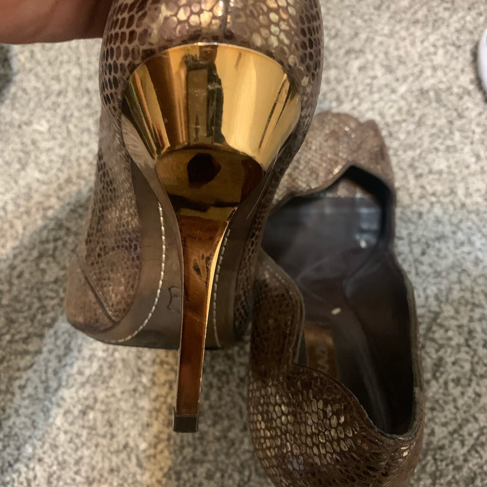 BCBG MAXAZRIA !!!! Vintage heels ( peep toe)